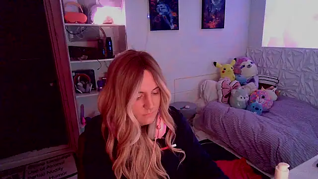 Moongirl117 online show from March 18, 2026, 5:27 pm