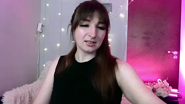 Snapshot of Birdie_Kiss chatting on June 8, 2026, 7:47 pm Birdie Kiss online show from June 8, 2026, 7:47 pm