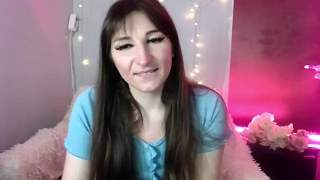 Snapshot of Birdie_Kiss chatting on June 16, 2026, 7:38 pm Birdie Kiss online show from June 16, 2026, 7:38 pm