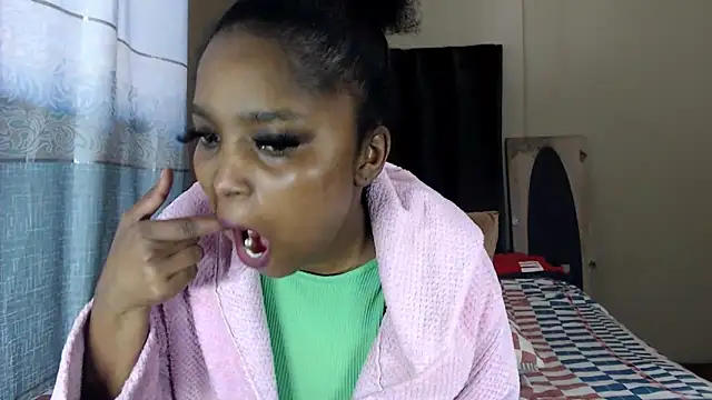 LexyDiana online show from June 5, 2026, 6:52 am