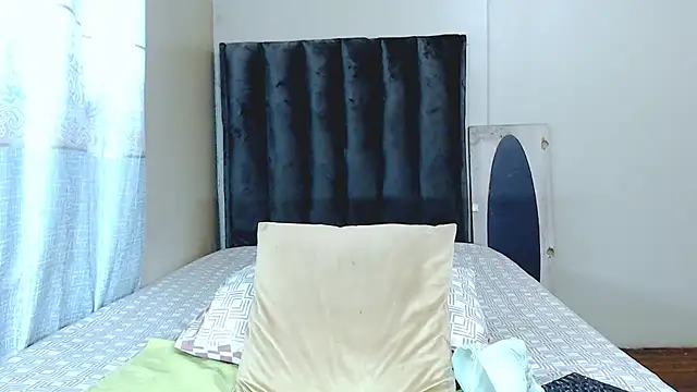 LexyDiana online show from June 15, 2026, 6:04 am