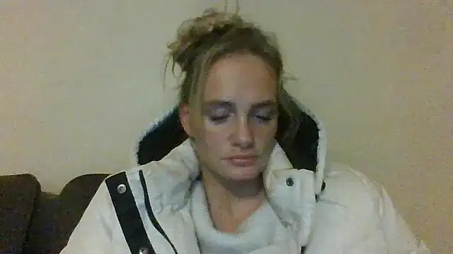 Lisanne30 online show from March 9, 2026, 8:02 pm