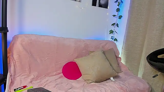 Snapshot of Rebeca_Marchetti chatting on March 14, 2026, 8:47 pm Rebeca Marchetti online show from March 14, 2026, 8:47 pm