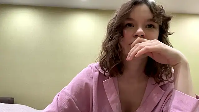 AliveCute online show from March 9, 2026, 5:28 pm