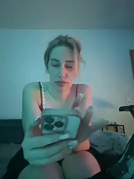 JuliaPrivat online show from February 26, 2026, 9:58 pm