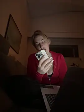 JuliaPrivat online show from February 28, 2026, 11:06 pm