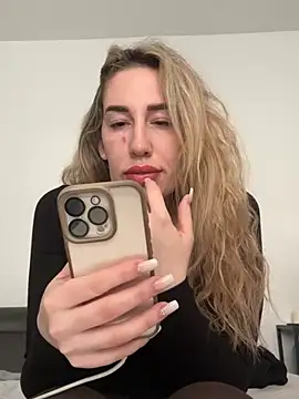 JuliaPrivat online show from March 6, 2026, 10:45 am