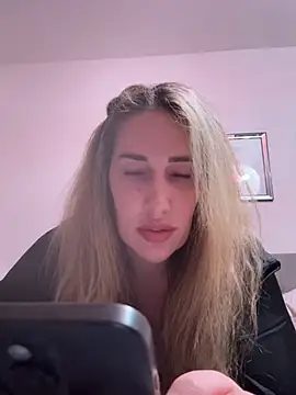 JuliaPrivat online show from March 11, 2026, 9:32 pm