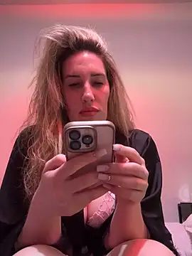 JuliaPrivat online show from March 13, 2026, 10:05 pm