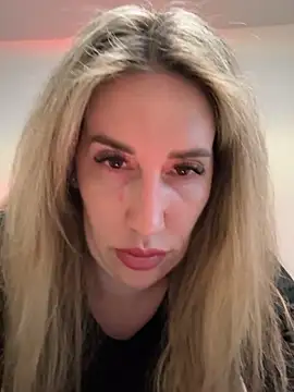 JuliaPrivat online show from March 18, 2026, 9:18 pm