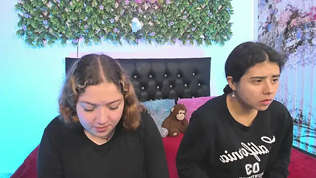 valeria and zoe online show from April 28, 2026, 2:00 pm