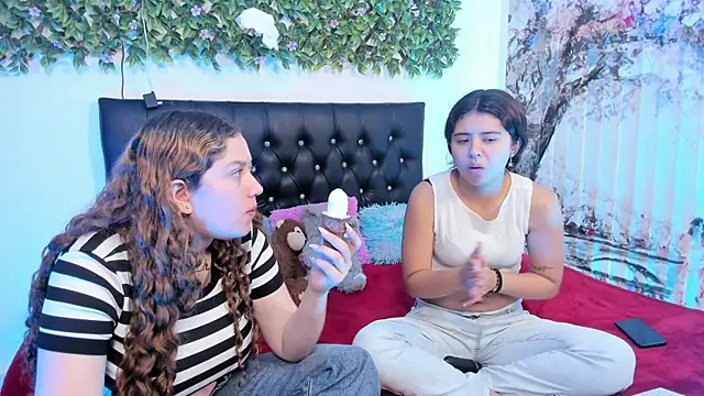 valeria and zoe online show from May 1, 2026, 6:34 pm
