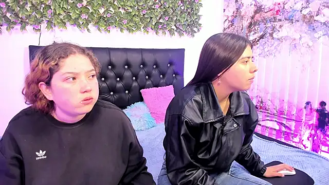 Snapshot of valeria_and_zoe chatting on June 2, 2026, 2:19 pm valeria and zoe online show from June 2, 2026, 2:19 pm
