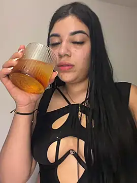 Snapshot of _Victoriarosse_ chatting on May 12, 2026, 9:17 am Victoriarosse online show from May 12, 2026, 9:17 am