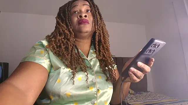 Snapshot of luxy_benet chatting on July 10, 2026, 12:30 pm luxy benet online show from July 10, 2026, 12:30 pm
