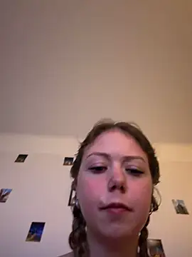 Julia-Stegner online show from March 7, 2026, 8:39 pm