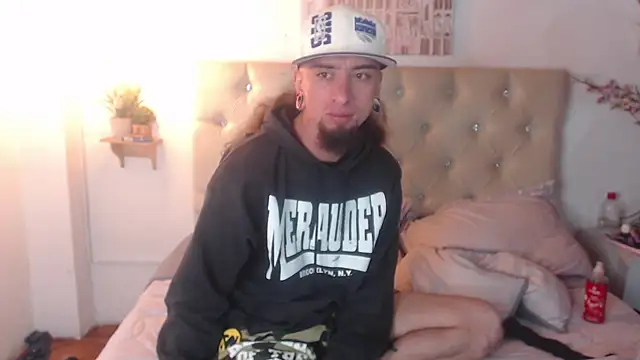 Snapshot of Rommen_N_Zoe chatting on April 9, 2026, 11:21 pm Rommen N Zoe online show from April 9, 2026, 11:21 pm