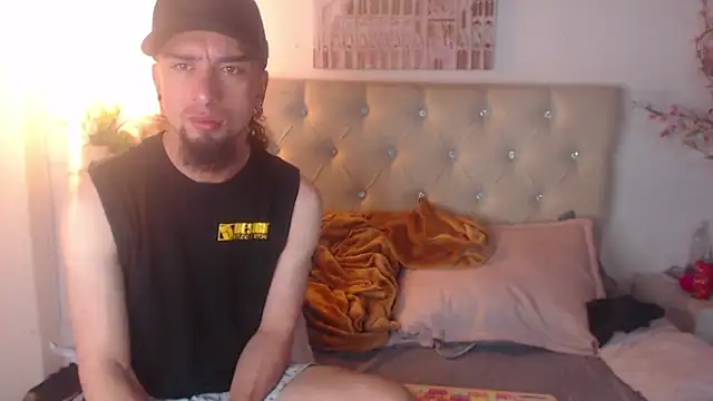 Snapshot of Rommen_N_Zoe chatting on April 29, 2026, 1:43 am Rommen N Zoe online show from April 29, 2026, 1:43 am