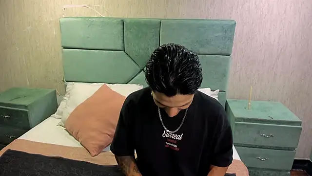 DanteLuxx online show from March 16, 2026, 5:55 am