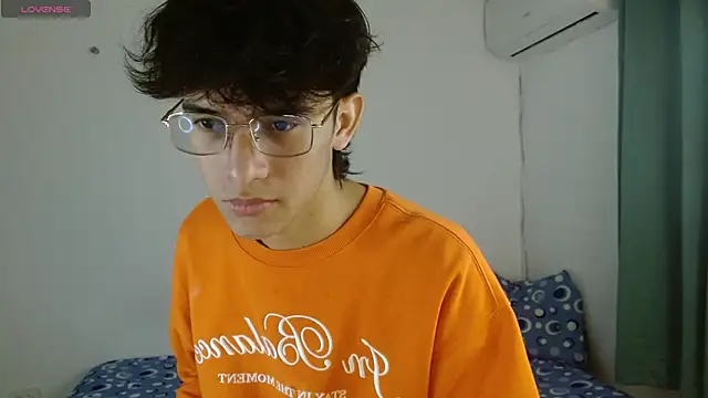 noah millerx online show from May 3, 2026, 3:56 am