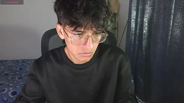 Snapshot of noah_millerx chatting on May 21, 2026, 4:30 am noah millerx online show from May 21, 2026, 4:30 am