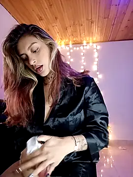 agathamoont online show from March 7, 2026, 2:36 pm