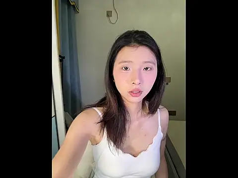 Y--F--LOVE online show from April 25, 2026, 1:41 pm