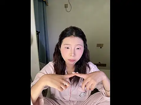 Y--F--LOVE online show from May 3, 2026, 2:23 pm