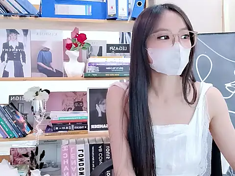 LeNaLyy online show from March 15, 2026, 3:23 am