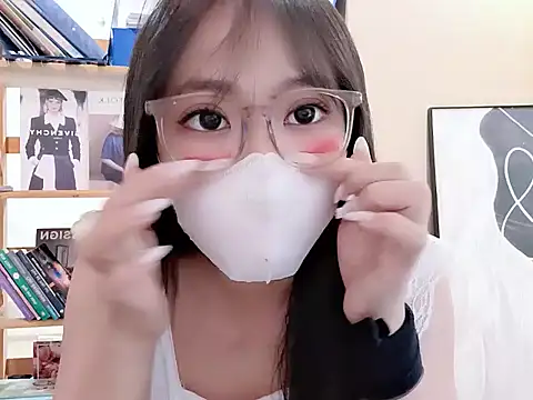 LeNaLyy online show from March 17, 2026, 12:48 am