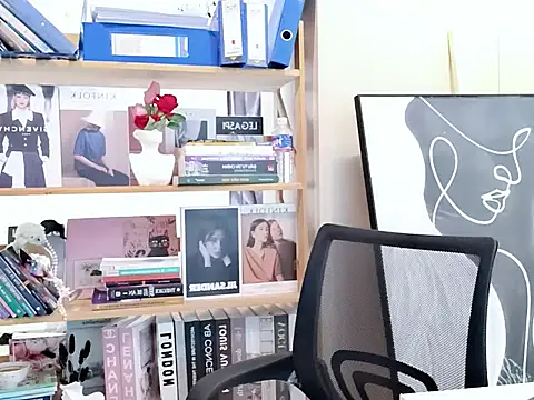 LeNaLyy online show from March 18, 2026, 1:42 am