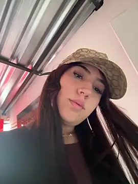 Munequita med44 online show from March 25, 2026, 12:11 pm