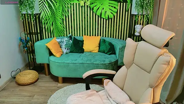 JulieHiL online show from March 14, 2026, 6:41 am