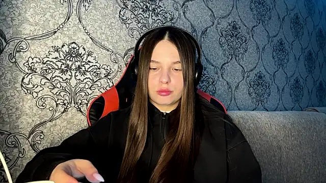 AkikoAnkrom online show from March 11, 2026, 6:36 pm