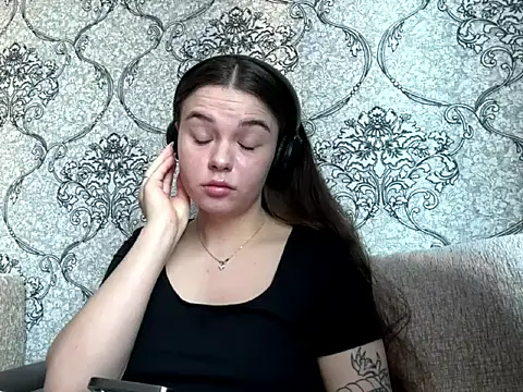 AkikoAnkrom online show from March 17, 2026, 7:33 am