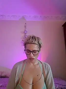 LunaBlaise online show from April 25, 2026, 7:11 am