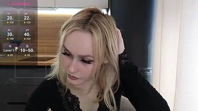 Snapshot of Bella_Villen chatting on May 25, 2026, 9:04 am Bella Villen online show from May 25, 2026, 9:04 am