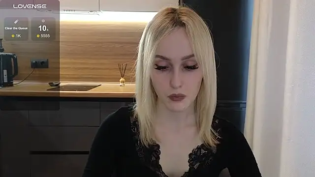 Snapshot of Bella_Villen chatting on June 3, 2026, 11:24 am Bella Villen online show from June 3, 2026, 11:24 am
