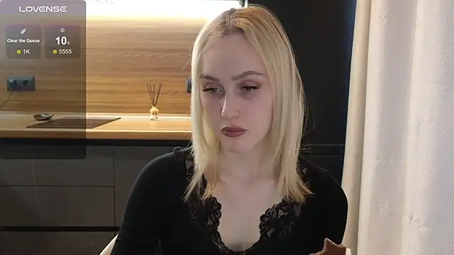 Snapshot of Bella_Villen chatting on June 4, 2026, 1:06 pm Bella Villen online show from June 4, 2026, 1:06 pm