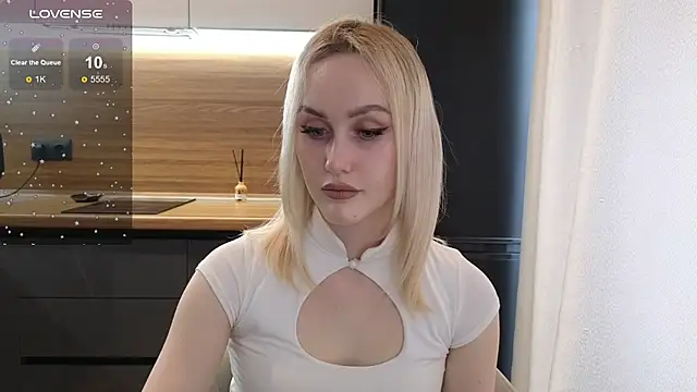 Snapshot of Bella_Villen chatting on June 14, 2026, 10:50 am Bella Villen online show from June 14, 2026, 10:50 am
