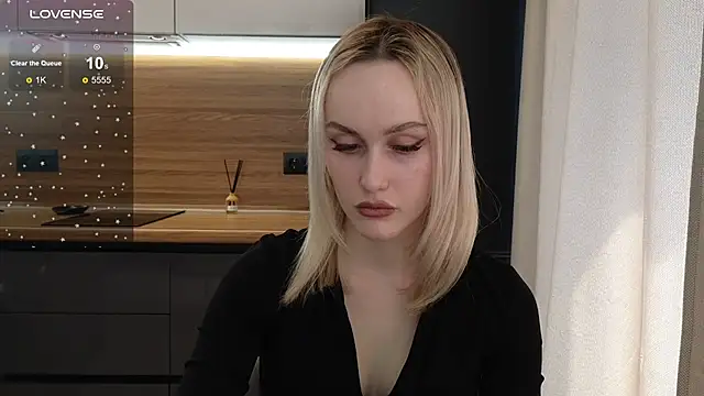 Snapshot of Bella_Villen chatting on June 19, 2026, 5:45 am Bella Villen online show from June 19, 2026, 5:45 am