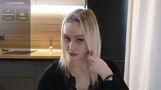 Snapshot of Bella_Villen chatting on June 25, 2026, 1:04 pm Bella Villen online show from June 25, 2026, 1:04 pm