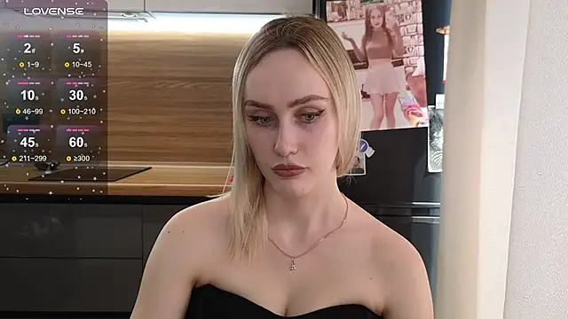 Snapshot of Bella_Villen chatting on July 10, 2026, 8:18 am Bella Villen online show from July 10, 2026, 8:18 am