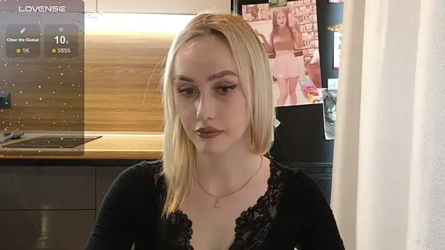 Snapshot of Bella_Villen chatting on July 11, 2026, 12:19 pm Bella Villen online show from July 11, 2026, 12:19 pm
