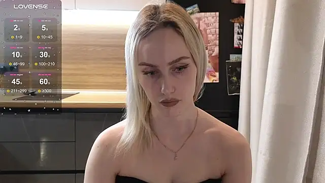 Snapshot of Bella_Villen chatting on July 18, 2026, 5:17 pm Bella Villen online show from July 18, 2026, 5:17 pm
