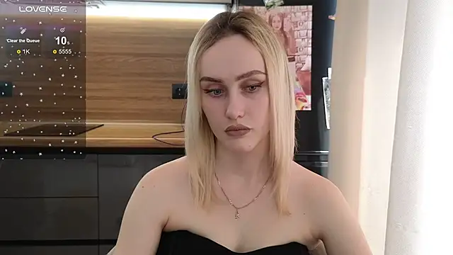 Snapshot of Bella_Villen chatting on July 20, 2026, 8:50 am Bella Villen online show from July 20, 2026, 8:50 am