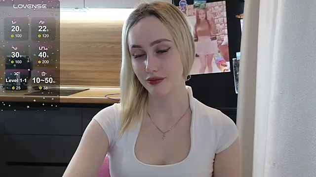 Snapshot of Bella_Villen chatting on July 25, 2026, 10:13 am Bella Villen online show from July 25, 2026, 10:13 am