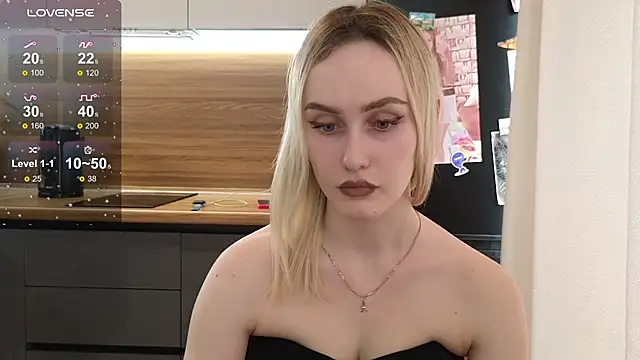 Snapshot of Bella_Villen chatting on July 28, 2026, 9:59 am Bella Villen online show from July 28, 2026, 9:59 am