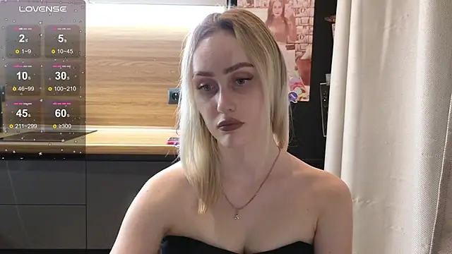 Snapshot of Bella_Villen chatting on August 2, 2026, 3:54 pm Bella Villen online show from August 2, 2026, 3:54 pm