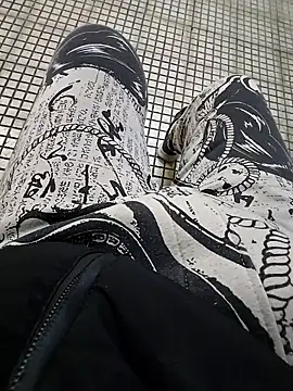 chicnormal35 online show from March 14, 2026, 4:29 am